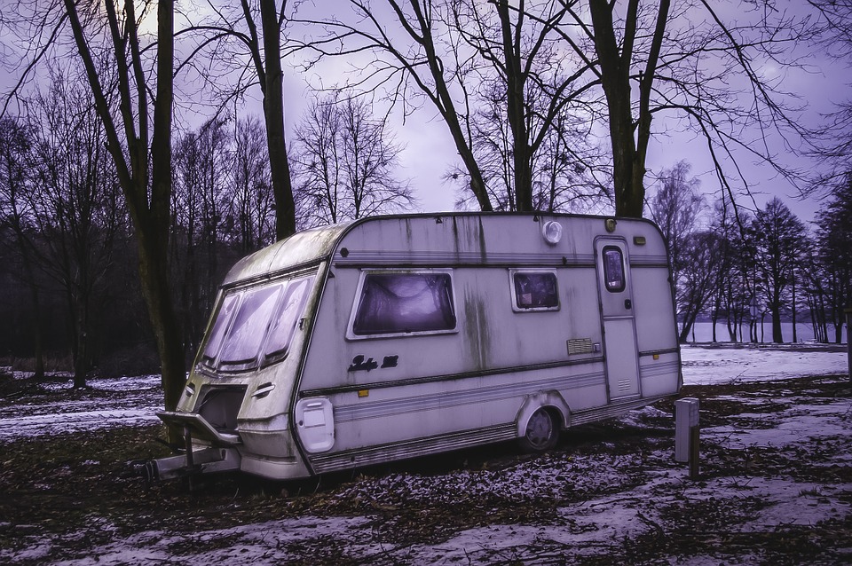karavan v zimě